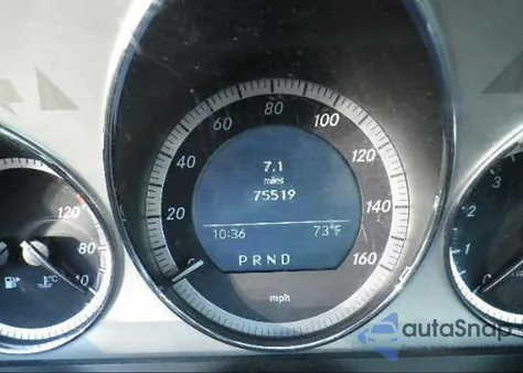 2009 Mercedes-Benz C350 z USA, uszkodzony, nr VIN WDDGF56X39R044698